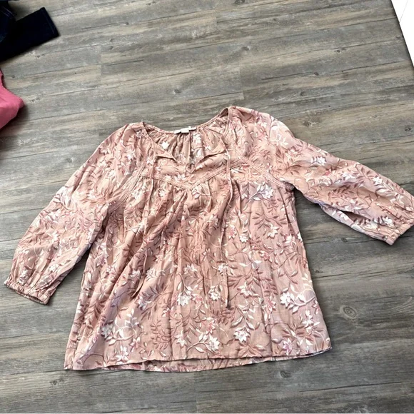 Excellent condition. Cute floral pattern - Picture 1 of 3